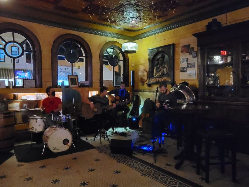 Live Music That Fills the Room Most Nights Live Music That Fills the Room Most Nights