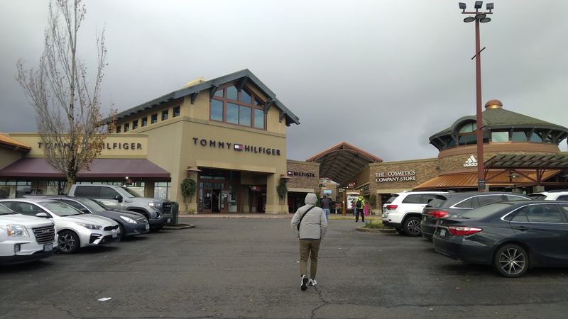 Parking, Access, And The Long-Lot Puzzle Parking, Access, And The Long-Lot Puzzle