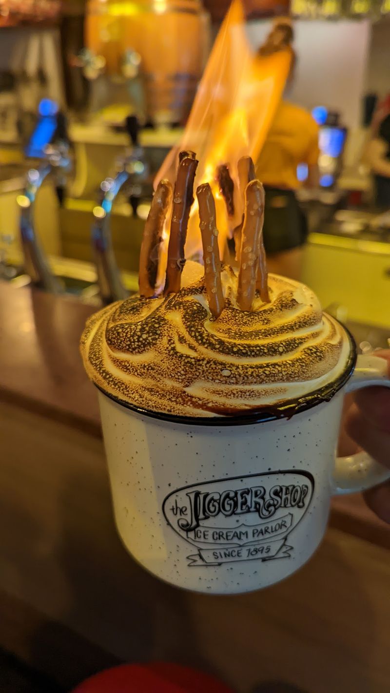 Presentation turns dessert into a little show