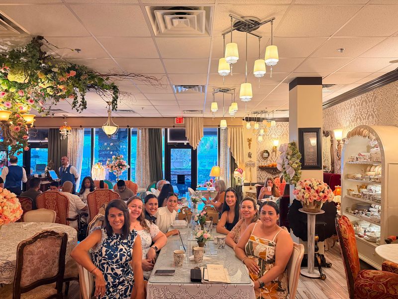 Service That Turns First-Timers Into Regulars Service That Turns First-Timers Into Regulars