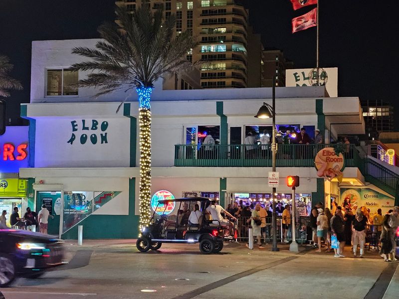The Corner Landmark on Las Olas Beach The Corner Landmark on Las Olas Beach