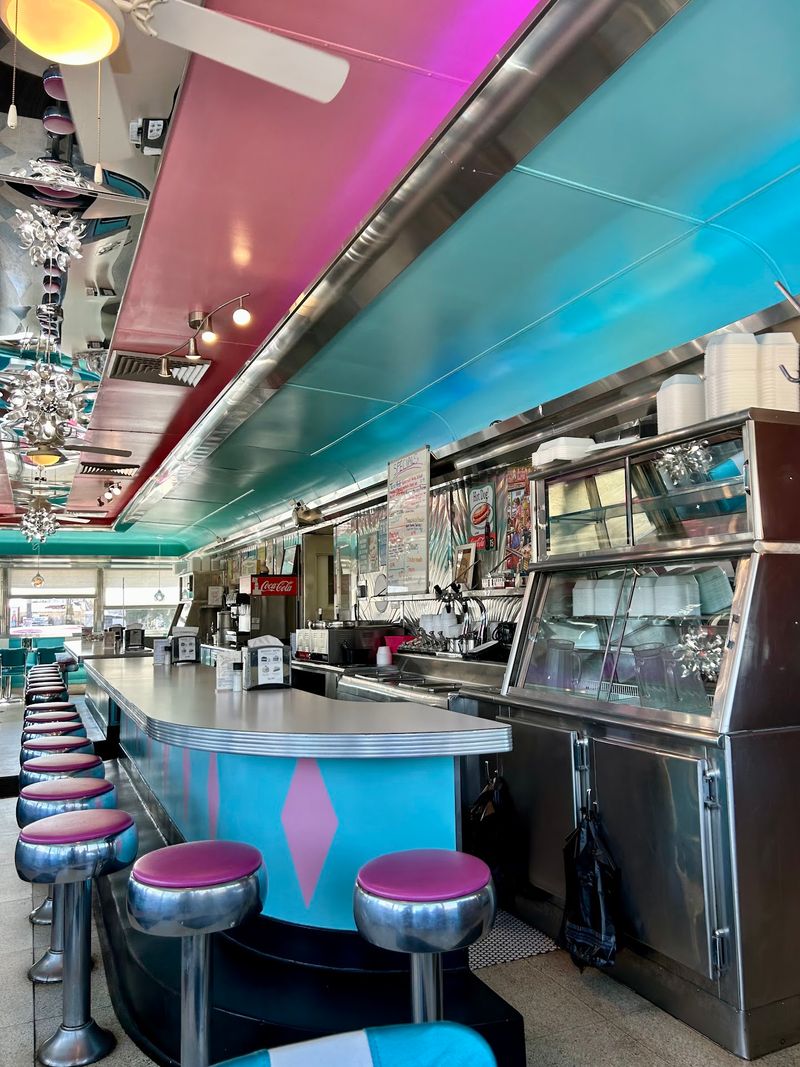 The Retro Dining Room Makes Families Feel Welcome The Retro Dining Room Makes Families Feel Welcome