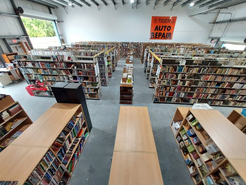 Three Miles of Shelves and Room to Roam Three Miles of Shelves and Room to Roam
