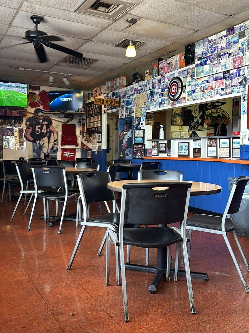 Walls Packed With Windy City History