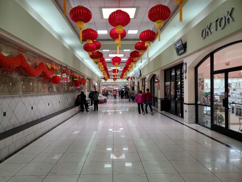 Why This Plaza Earns Its Fans