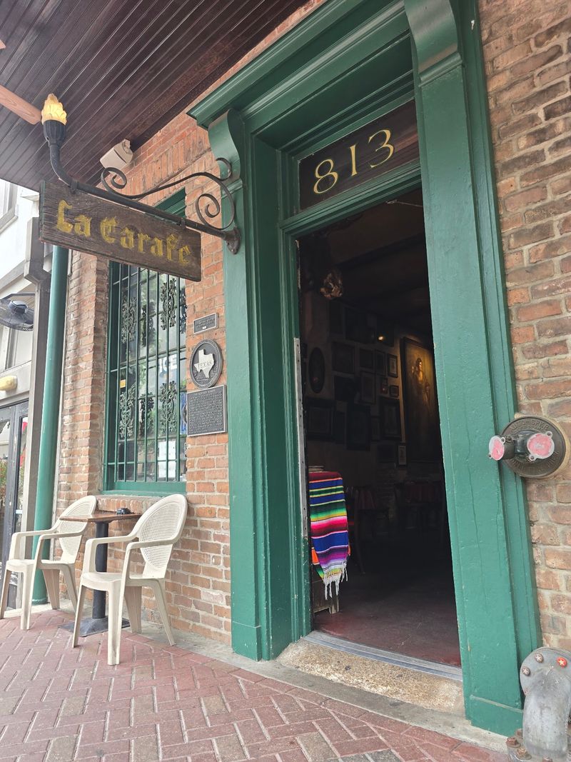 A Bar That Refuses to Retire A Bar That Refuses to Retire