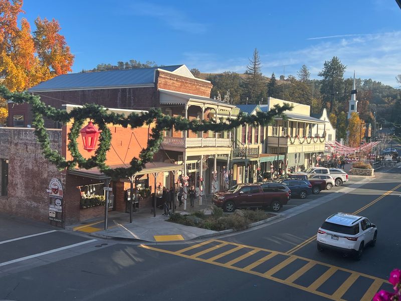 A Foothill City on Highway 49 A Foothill City on Highway 49