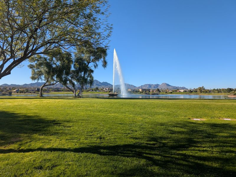 A Lakeside Loop Built For Easy Strolls A Lakeside Loop Built For Easy Strolls