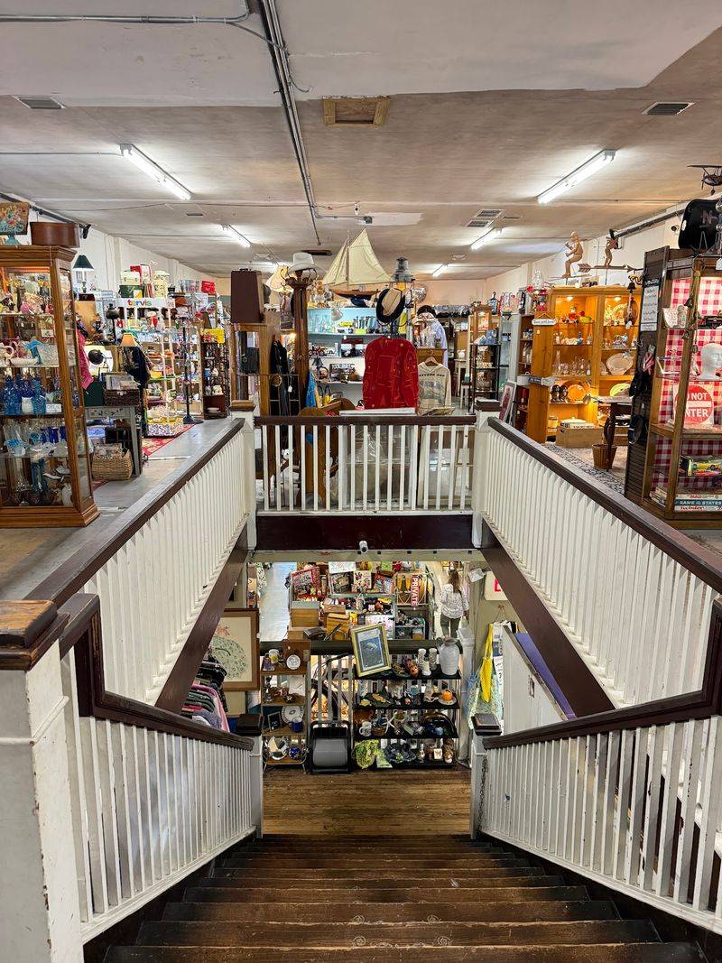 A Vendor Mall Built From Many Sellers A Vendor Mall Built From Many Sellers