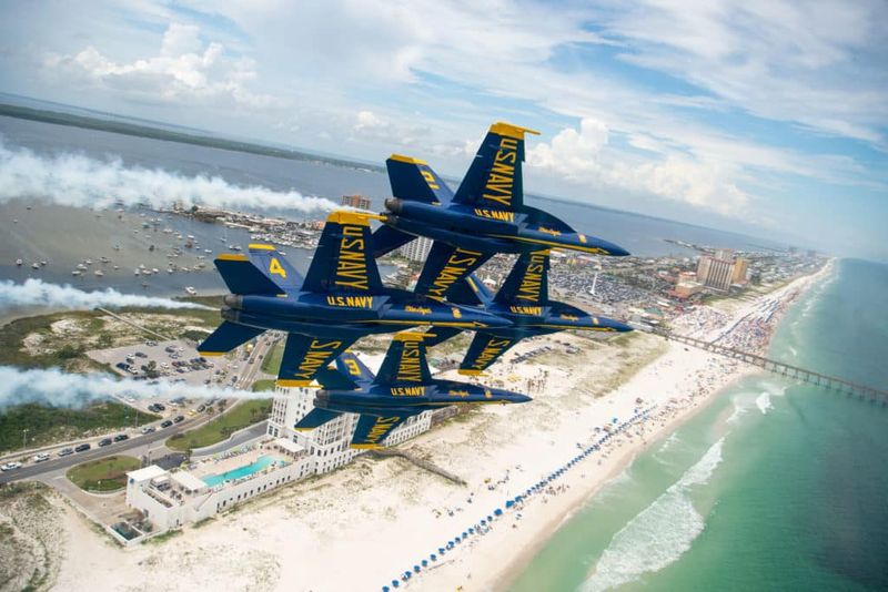 Aim for Casino Beach to watch the main maneuvers Aim for Casino Beach to watch the main maneuvers