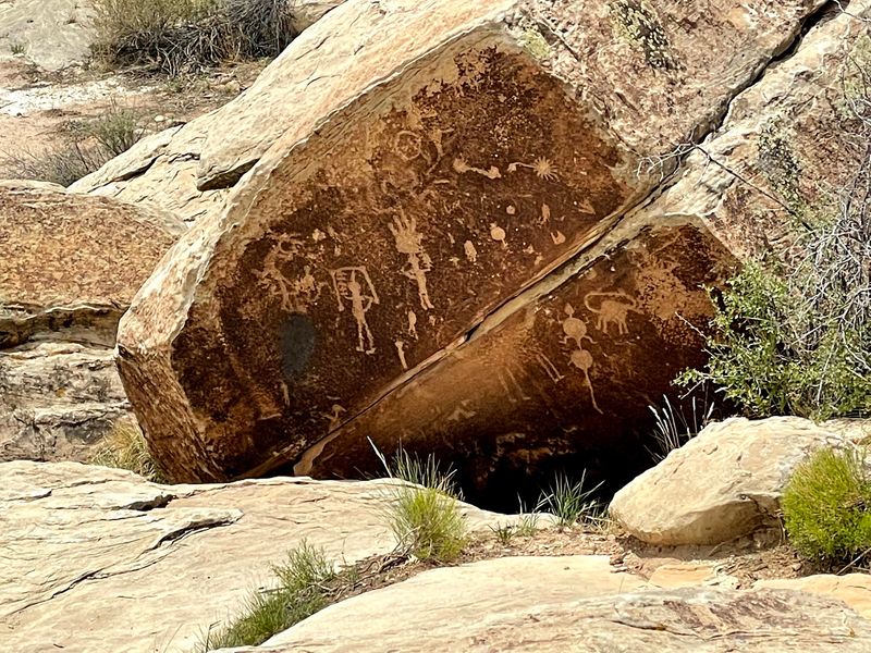 Ancient Petroglyphs At Newspaper Rock