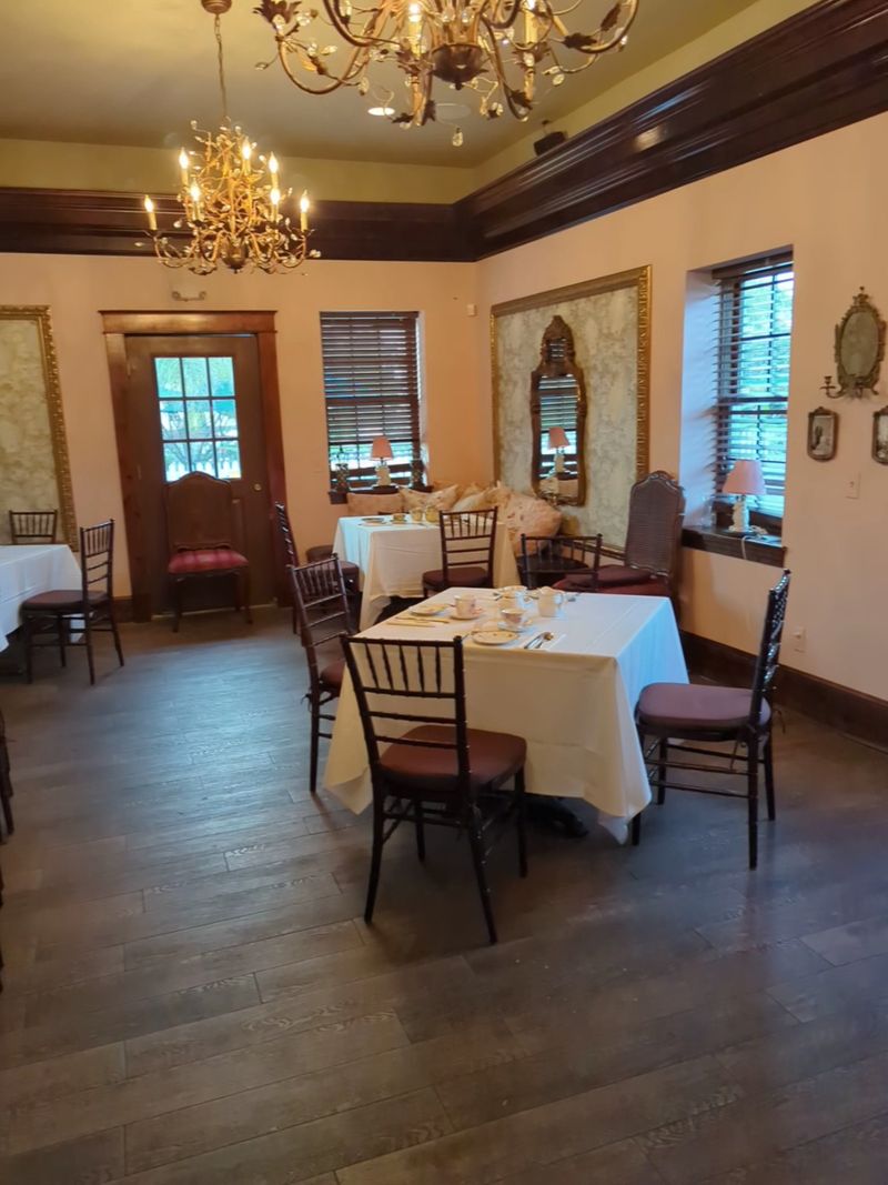 Antique Rooms and Old-World Charm Antique Rooms and Old-World Charm