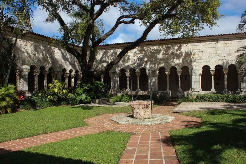 Arches, Courtyards, and Romanesque Craft Arches, Courtyards, and Romanesque Craft