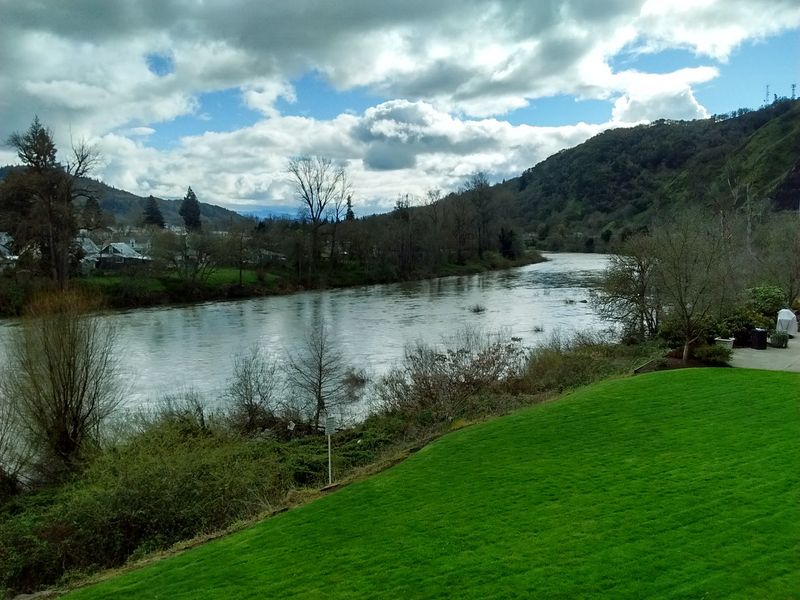 Award-Winning Umpqua Valley Wineries Award-Winning Umpqua Valley Wineries
