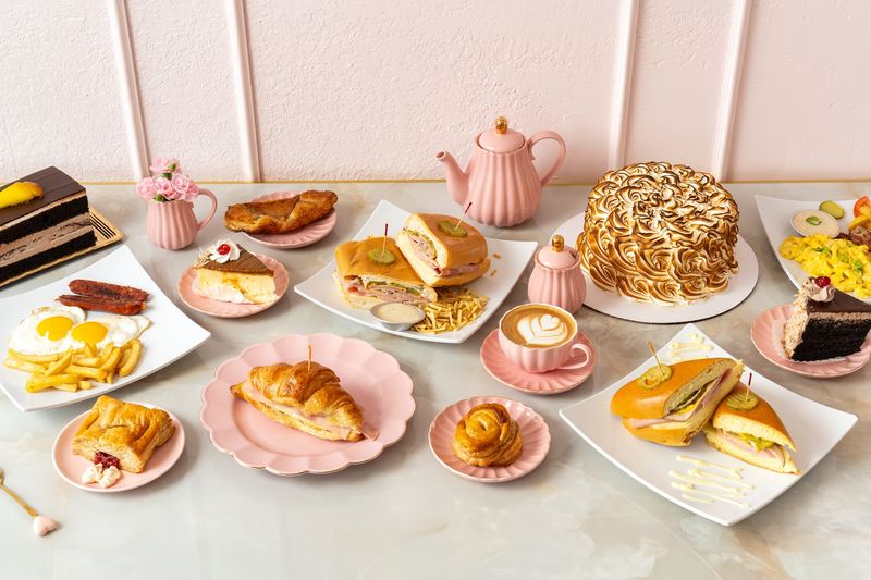 Claudia's Bakery Cafe, Hialeah, FL Claudia's Bakery Cafe, Hialeah, FL