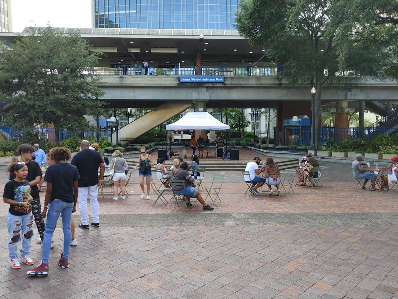 Food Trucks That Roll In