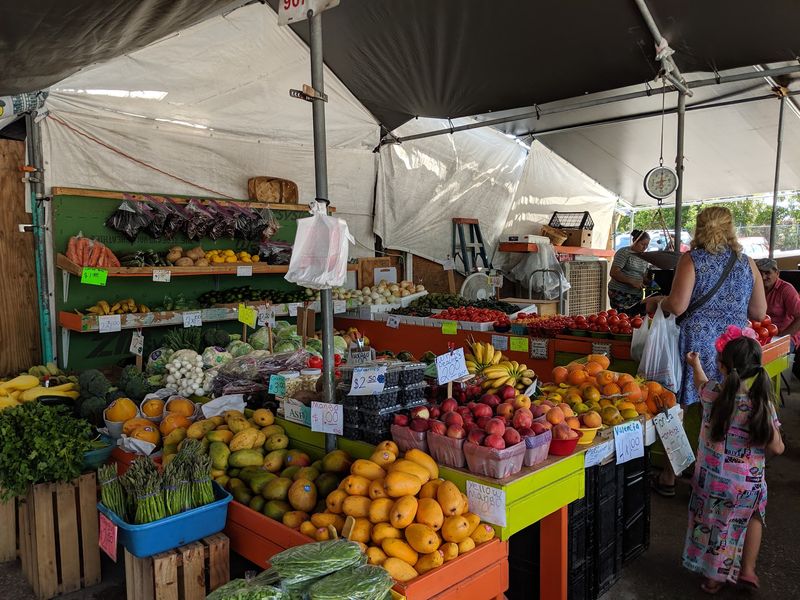 Fresh Produce That Draws Weekend Crowds Fresh Produce That Draws Weekend Crowds
