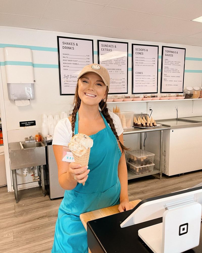 Friendly Faces and a Free-Scoop Surprise Friendly Faces and a Free-Scoop Surprise
