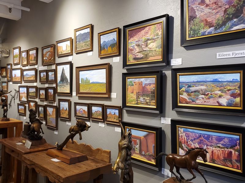 Galleries That Steal the Spotlight