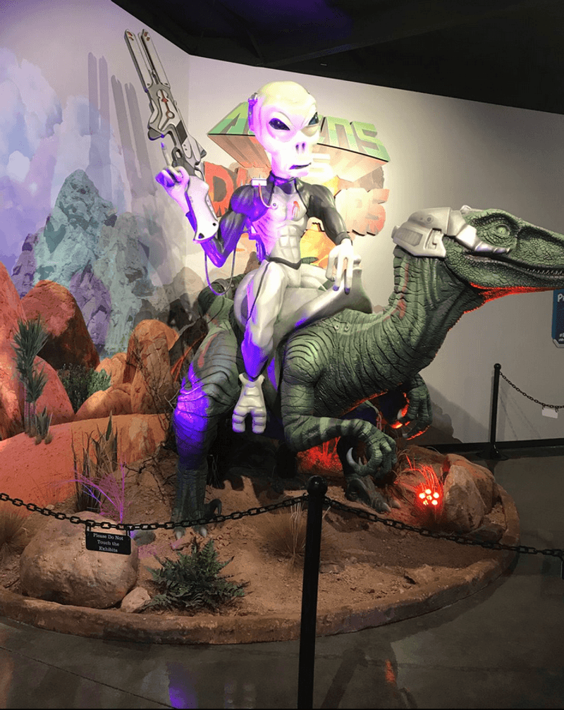 Giant Dinosaurs and an Alien Storyline Giant Dinosaurs and an Alien Storyline