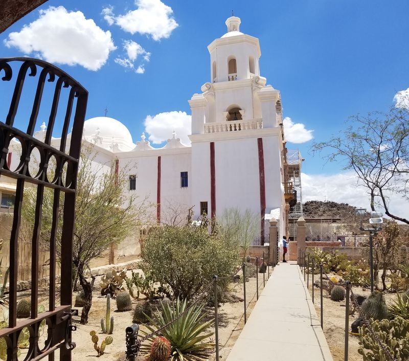 Guided Tours And Self-Guided Wandering Guided Tours And Self-Guided Wandering