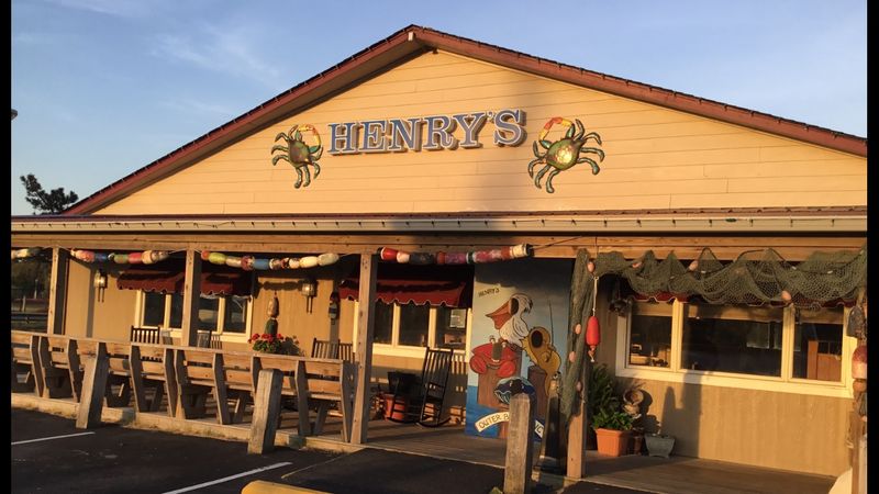 Henry's Restaurant in West Liberty