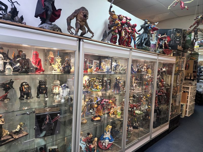 High-End Statues and Premium Collectibles High-End Statues and Premium Collectibles
