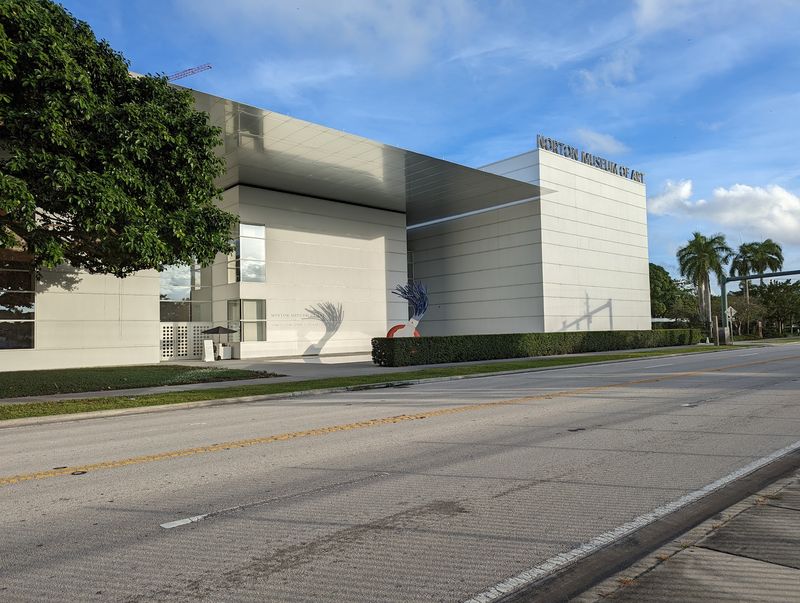 Hours, Parking, and Getting There Without the Fuss