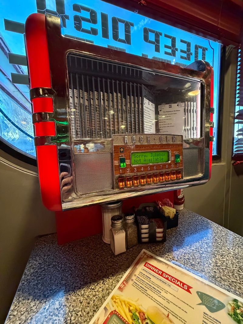Jukeboxes and Oldies in the Air Jukeboxes and Oldies in the Air