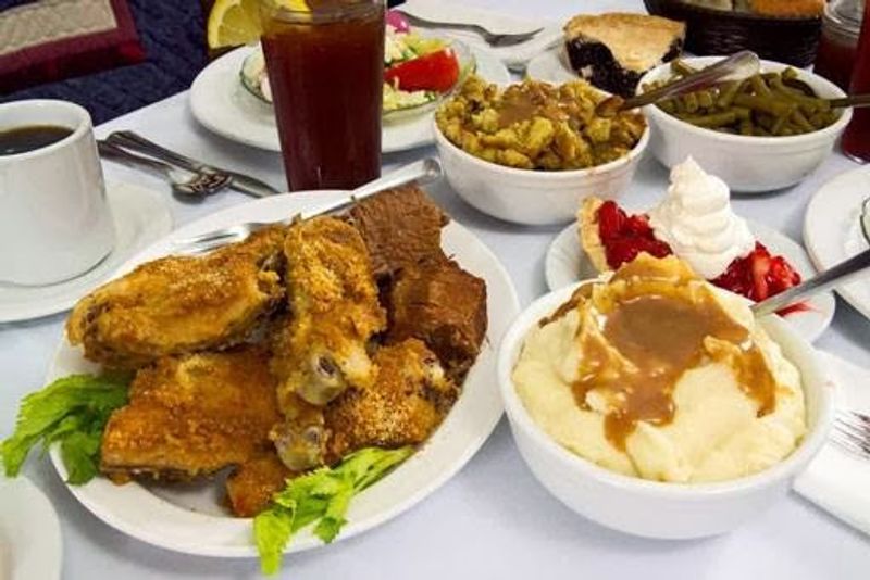 Mary Yoder's Amish Kitchen in Middlefield