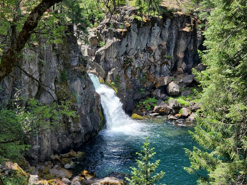 McCloud Falls - Upper Fall, McCloud, CA McCloud Falls - Upper Fall, McCloud, CA