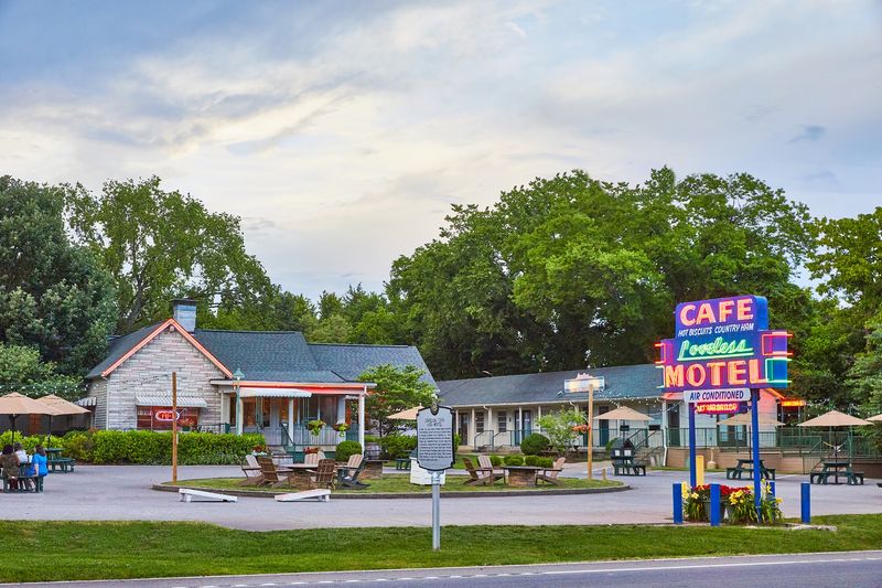 Old-Fashioned Charm and Country Vibe