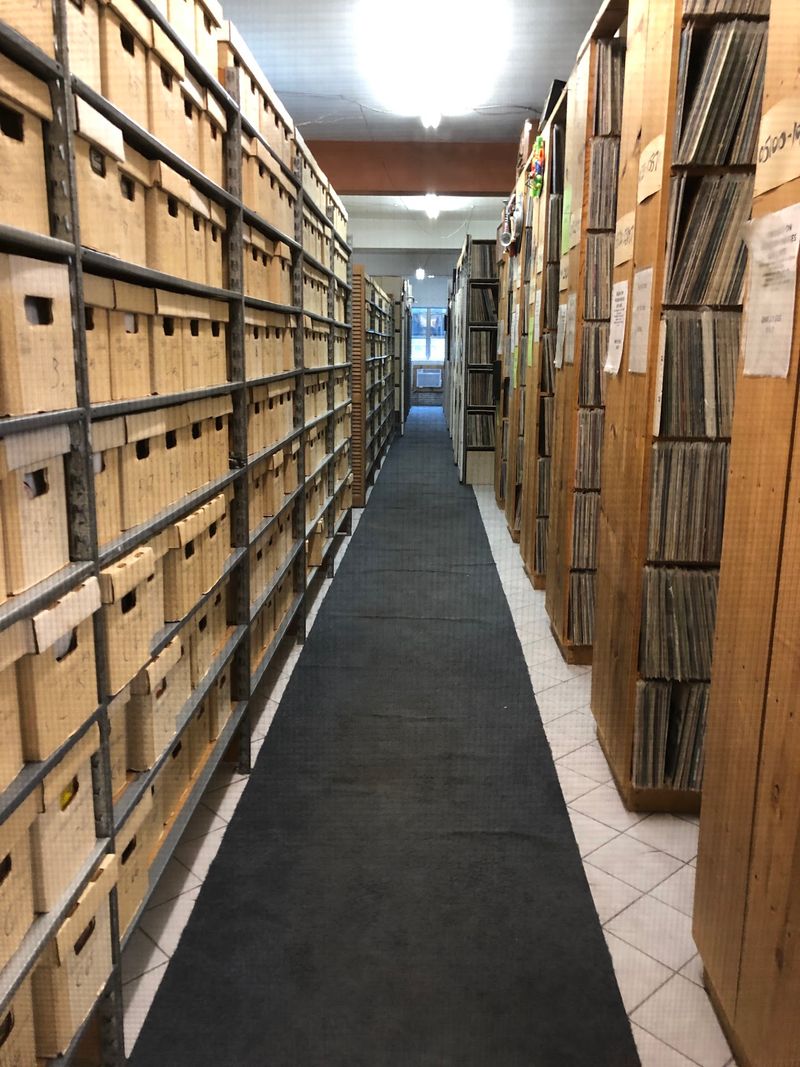 Order in the Stacks, With Room to Dig Order in the Stacks, With Room to Dig