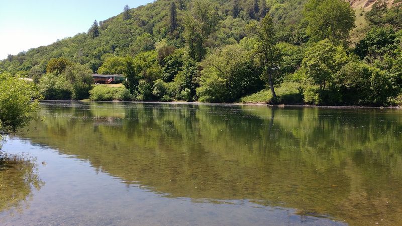 Peaceful Umpqua River Valley Setting Peaceful Umpqua River Valley Setting