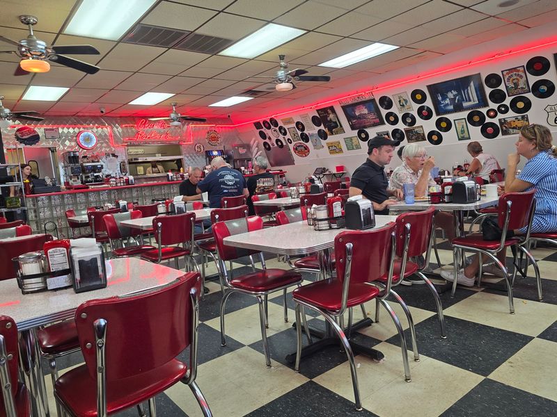Retro Diner Style With Real Personality Retro Diner Style With Real Personality