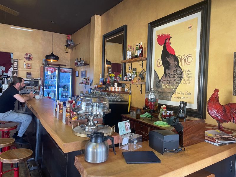 Rooster Decor And An Eccentric Interior Rooster Decor And An Eccentric Interior