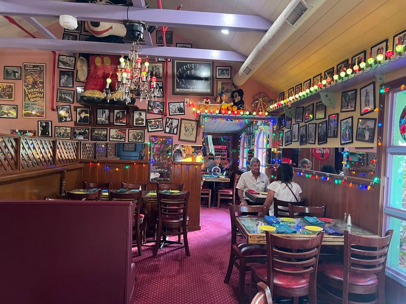 Servers in Scout Uniforms and Genuine Warmth Servers in Scout Uniforms and Genuine Warmth