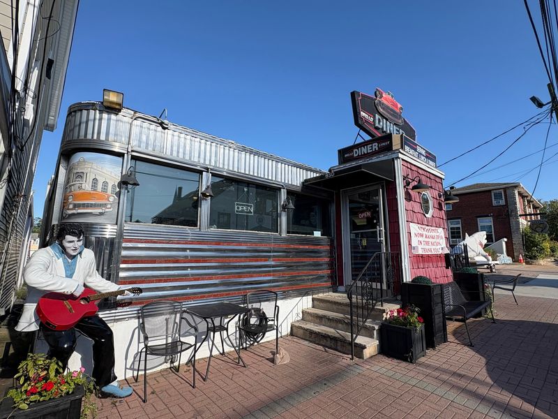 The Classic Train-Car Building That Feels Frozen in Time
