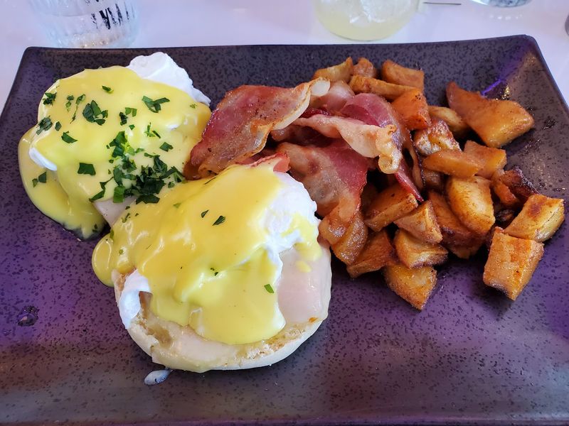 The Ten-Dollar Eggs Benedict Locals Rave About