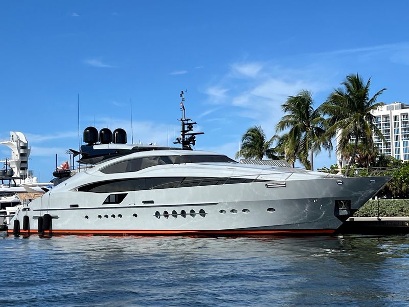 Yachts and Mansions on Parade