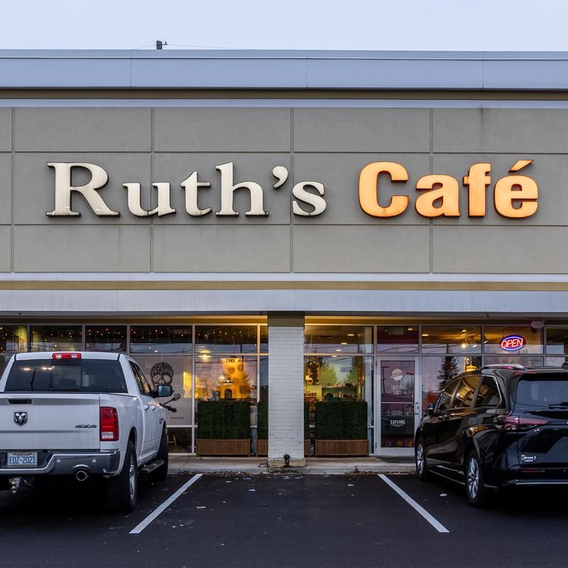 A Breakfast Spot Tucked Into an Indianapolis Strip Mall