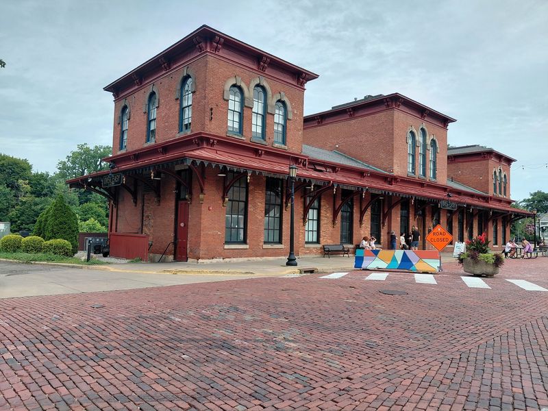 A Brick Station on Franklin Avenue A Brick Station on Franklin Avenue