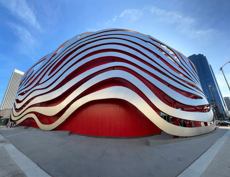 A Car Lover's Landmark on Wilshire Boulevard