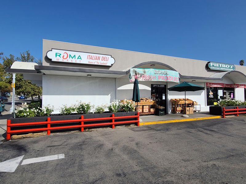 A Corner of Italy on North Lake Avenue