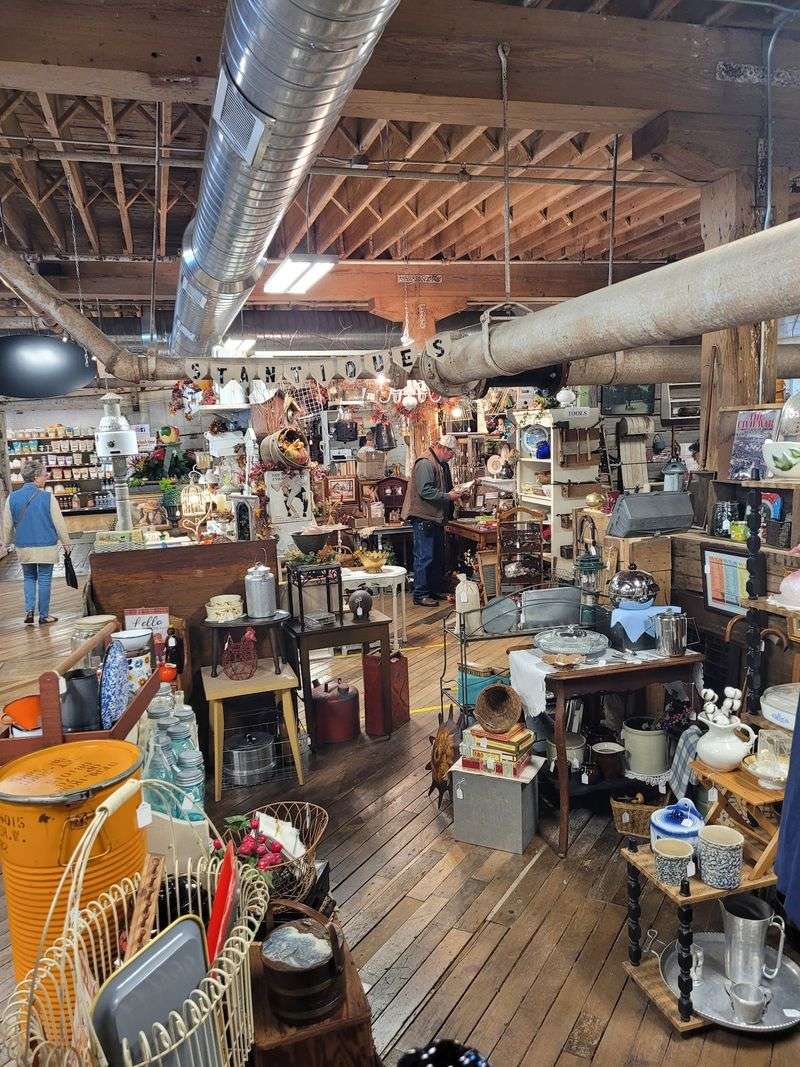 A Factory Turned Shopping Stop in Nappanee A Factory Turned Shopping Stop in Nappanee