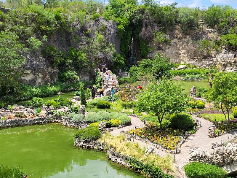 A Free Garden Tucked Into Brackenridge Park Country
