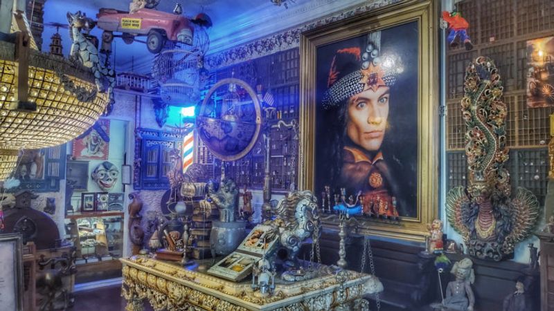 A Living Museum Instead of a Lobby A Living Museum Instead of a Lobby