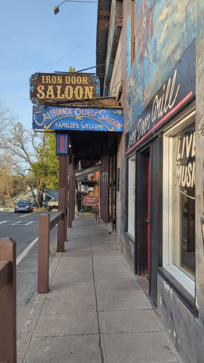 A Main Street Landmark on the Road to Yosemite