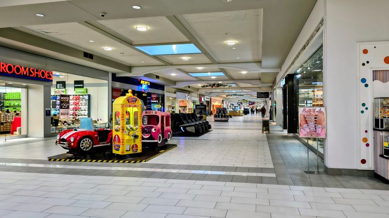 A Mall That Stays Loyal to Its Roots
