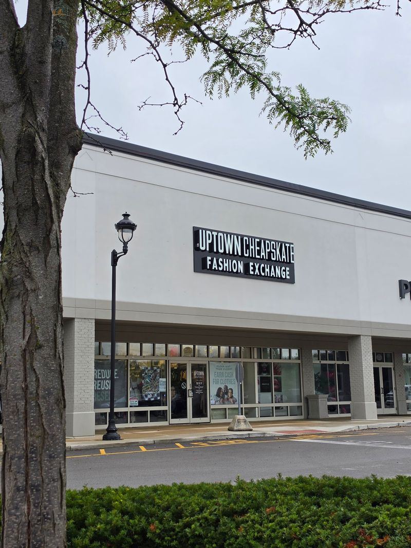 A Resale Chain With a Fresh Local Branch